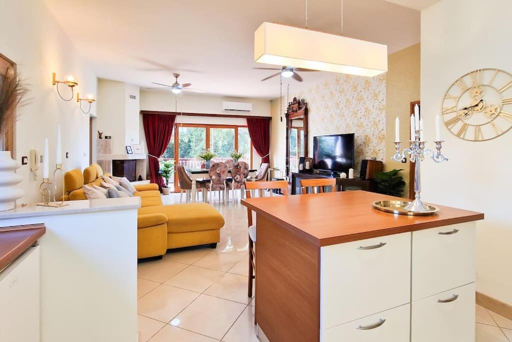 Apartment Kalliope, 200M Sea Kaštela Екстериор снимка