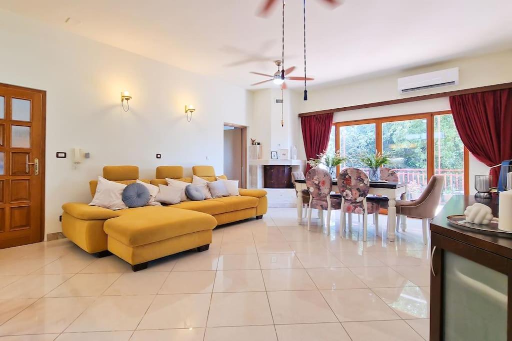 Apartment Kalliope, 200M Sea Kaštela Екстериор снимка